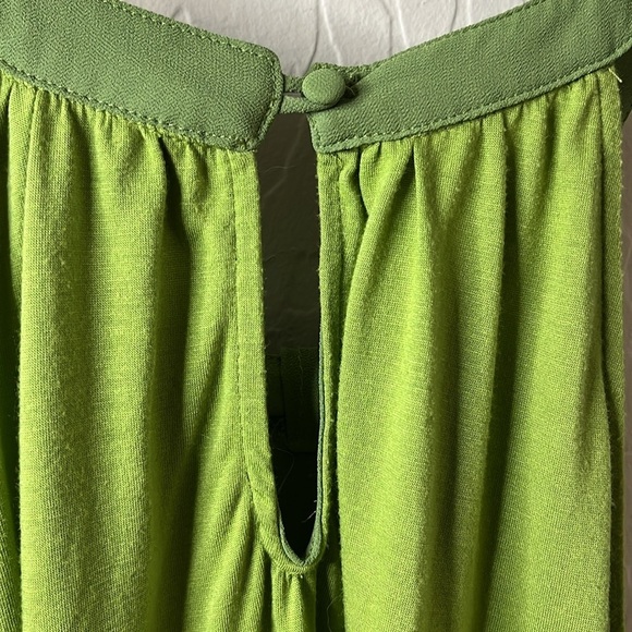 Sunday in Brooklyn green tank top 100% polyester keyhole, opening at neck medium - Picture 5 of 7